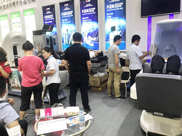 飛龍醫(yī)療外星艙亮相第50屆中國(guó)(廣州)美博會(huì) 飛龍醫(yī)療外星艙亮相第50屆中國(guó)(廣州)美博會(huì)